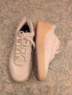 ADIDAS BASKETS COURT REVIVAL SIZE 6.5